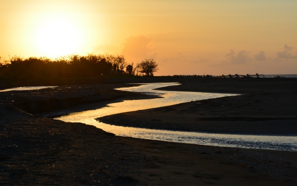 muara pantai karsut by Tiar misna